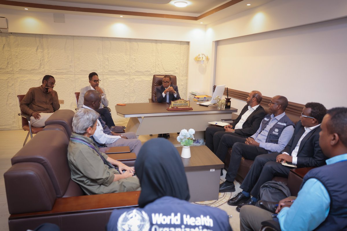 WHOSom's tweet photo. .@WHOSom @karamagih paid a courtesy visit to the Minister of @MOHPuntland, HE @FaroleJr. Discussions focused on strengthening health systems, aligning health priorities with Puntland’s development agenda, and reaffirming WHO’s long-standing partnership with Puntland. @WHOEMRO https://t.co/STDBjjZVSP