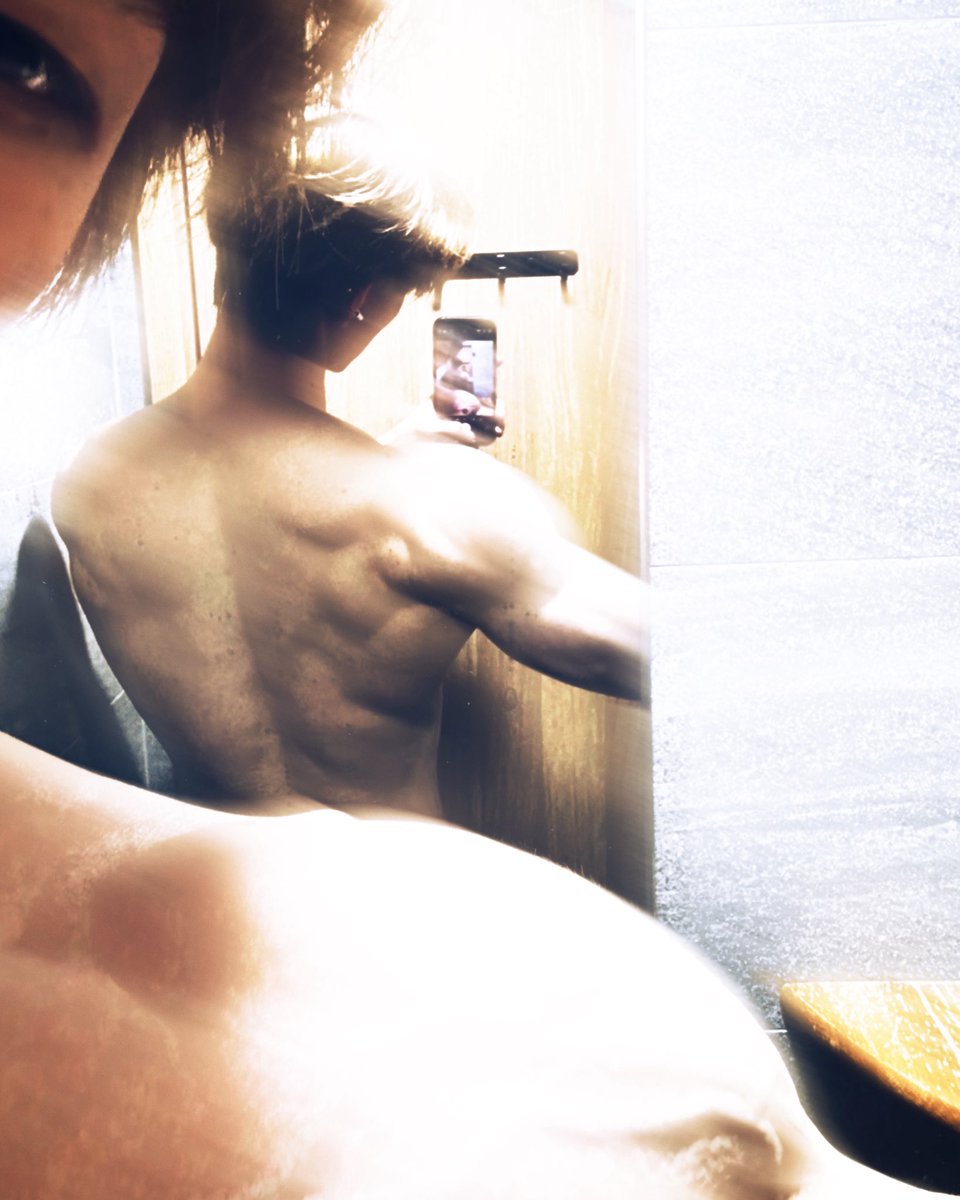 lovingloveand's tweet photo. No I’m not in love.
I only love the way I look at myself in the mirror.
รัก . []. i’m that bitch.
#seductivesunday 
LosAngelesCalifornia | KAI. https://t.co/YkjgnnoFqv