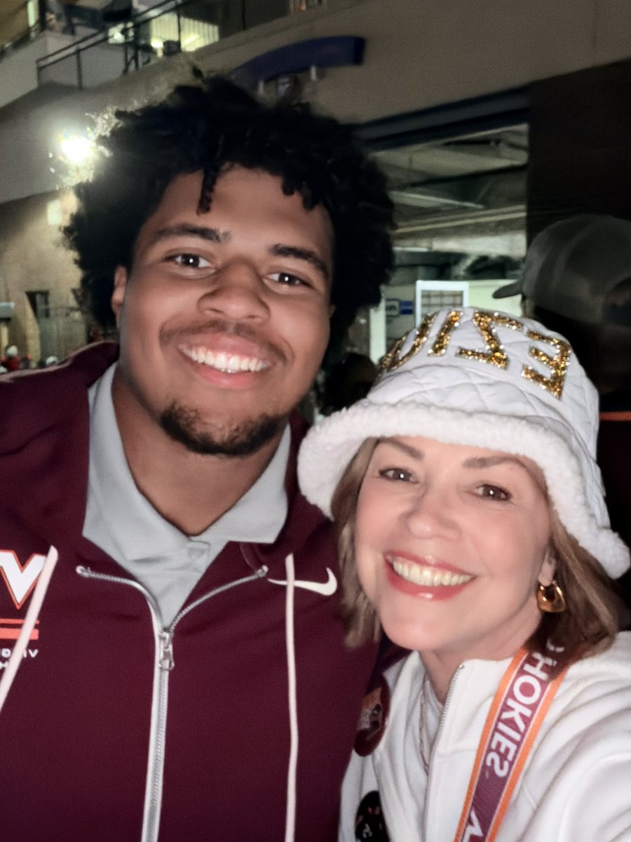 Hayter9117's tweet photo. Proud of you @eziuka_Benjamin and the entire Oline, Offense, Defense. A TEAM win in a tough environment. A dog fight for sure. My heart rate has returned to normal. Go Hokies! Beat SMU! https://t.co/CfxyolYnRB