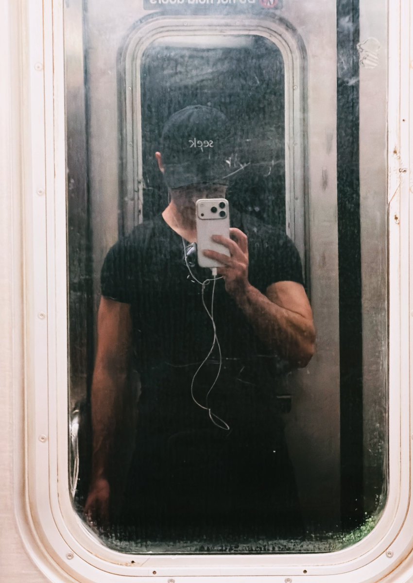 calebsloop's tweet photo. 20k steps, art galleries, and great coffee are all you need for a perfect Sunday btw https://t.co/1EkCNgz8e2