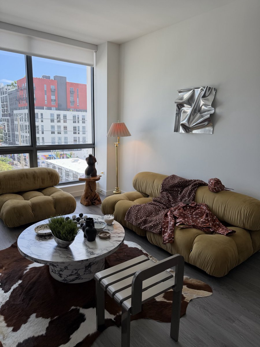 loveinfewwords's tweet photo. when the house is as fly as the fit and you designed both. https://t.co/6FYml5oAtC