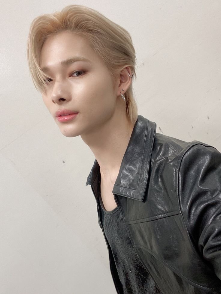 pumapinkboy's tweet photo. ตอนนั้นลูกแม่ต้องไว้ผมยาวไว้ทัดหู https://t.co/lLoBOeNJB0