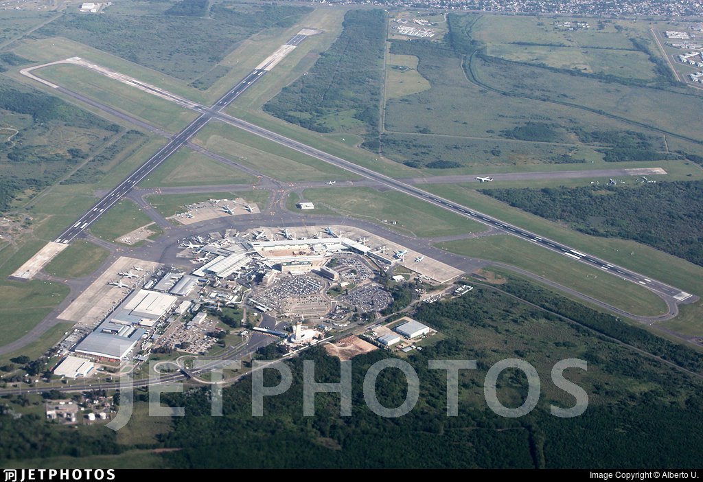SpottersArg's tweet photo. 🇦🇷 Hasta el 11 de noviembre, Aeroparque será el aeropuerto de Buenos Aires con la pista más larga

· Aeroparque (13-31): 2.350 metros 

· Morón (02-20): 2.303 metros 

· El Palomar (17-35): 2.110 metros 

· Ezeiza (11-28): 1.850 metros 

· San Fernando (05-23): 1.690 metros 

La pista del aeropuerto de Morón tiene hasta 2.850 metros, pero 2.303 son los metros útiles