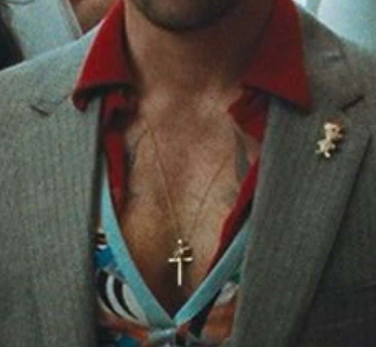 Ajeyxlove_1D's tweet photo. Good to see dicklace is alive and thriving on her cleavage https://t.co/ijzAigK6A3