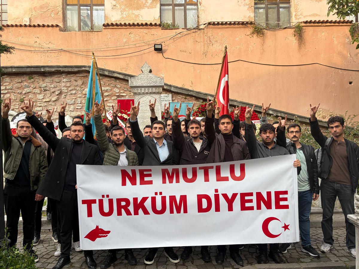 mbugrabulut's tweet photo. Türk Milliyetçiliği fikir sisteminin mihenk taşı olan merhum Ziya Gökalp Beyefendiyi vefatının yüz ikinci seneyi devriyesinde kabri başında andık.

Kutlu ruhu şad mekanı cennet olsun.

@Aalparslandogan https://t.co/rQwWgRqI2Y