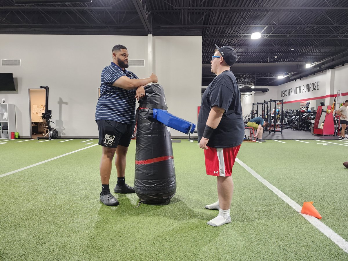 WolverineBrady's tweet photo. @LoganTillman @LT2FBA Appreciate you Coach Logan! 

“A good coach can change a game; a great coach can change a life.” — John Wooden

We Write Our Own Story!
✝️🇺🇸🏈💪🔥
@MCSMustangFB https://t.co/I79iy8d1MP