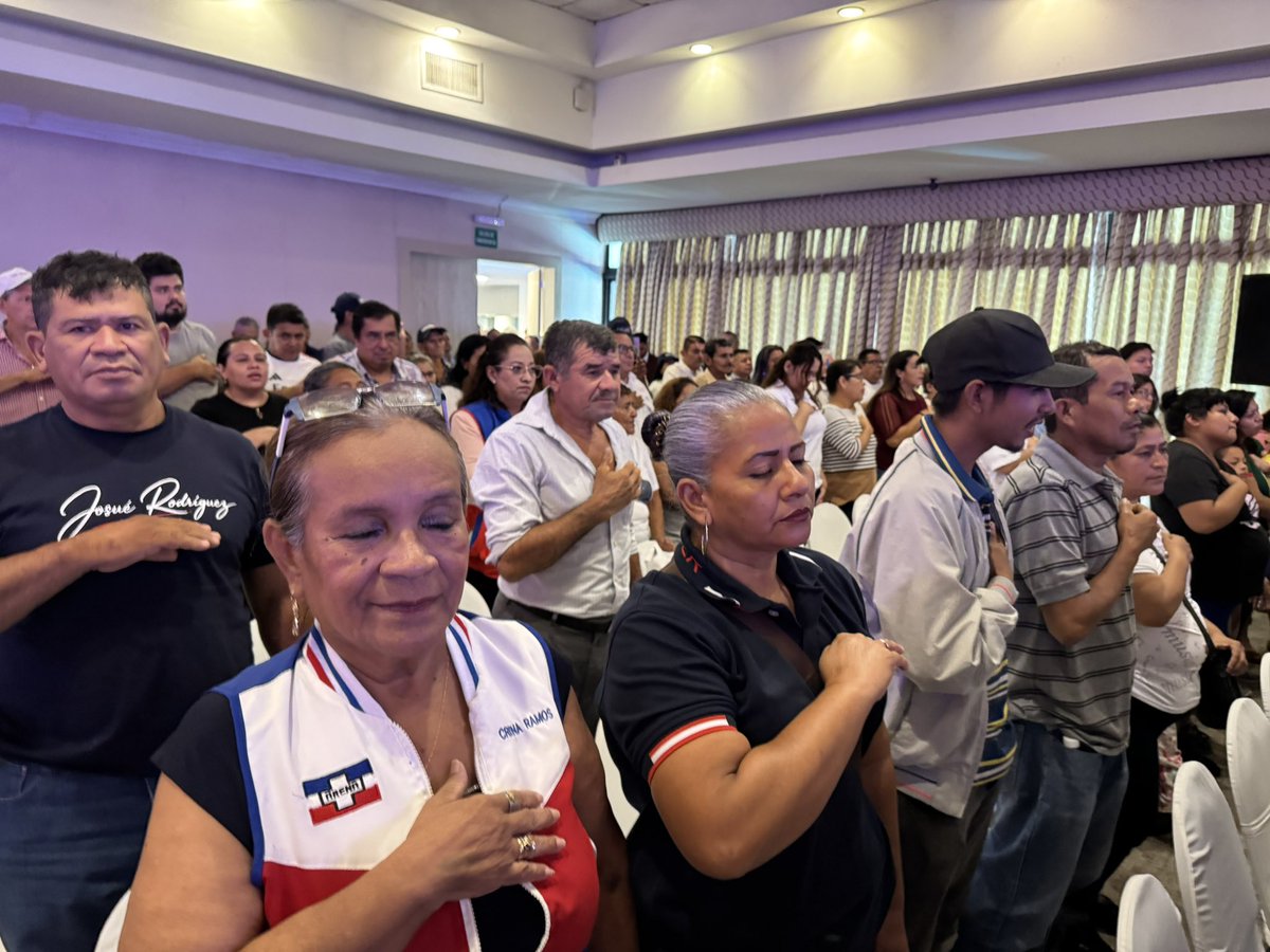 ARENAOFICIAL's tweet photo. 45 asambleas después, seguimos recordando nuestras raíces y la responsabilidad que representa servir a El Salvador.

Nuestra historia también se construye con el compromiso de quienes participan hoy. 🇸🇻
#ARENA #PresentePorLaPatria #ElSalvador https://t.co/fxvMqvKCzF