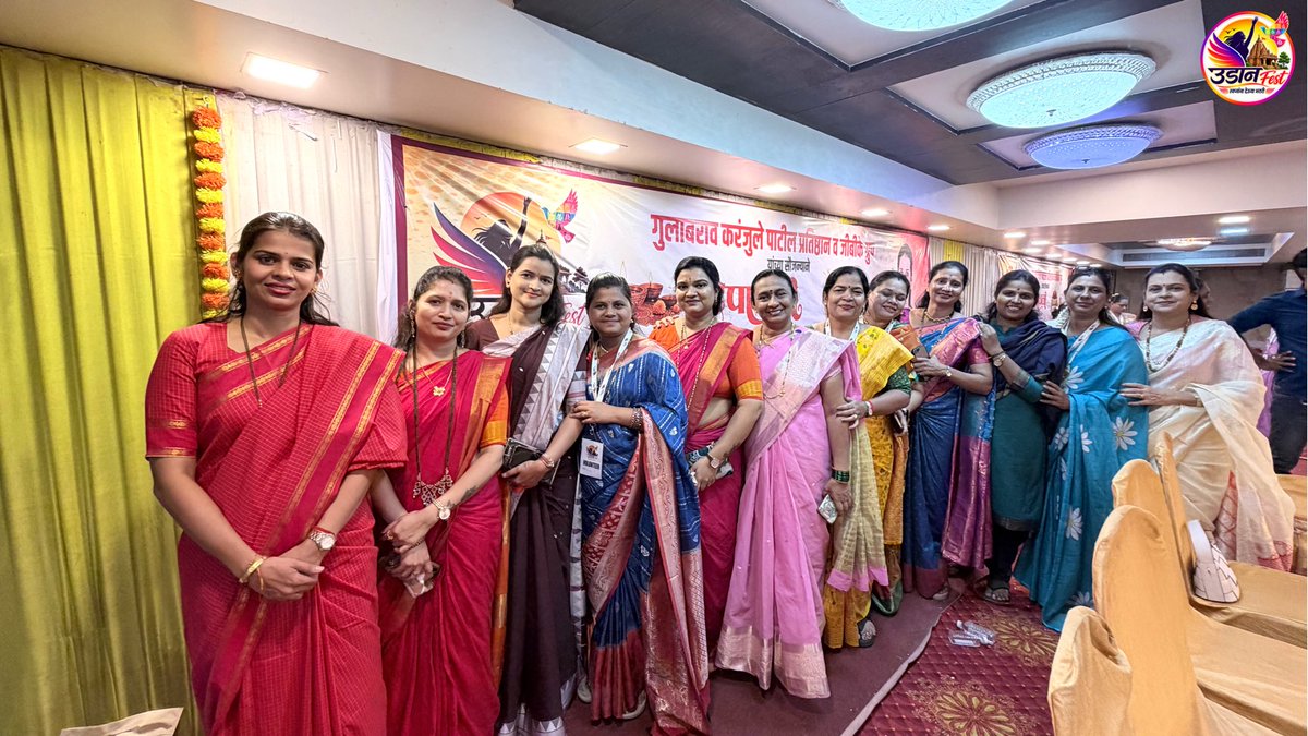 TejashriiK's tweet photo. 🪔🌸 उडान फेस्ट – महिला उद्योजिकांच्या स्वप्नांना भरारी! ✨

‘उडान फेस्ट – स्वप्नांना देऊया भरारी’ या दिवाळी महोत्सवाला भेट देऊन महिला उद्योजिकांशी संवाद साधला. त्यांच्या उत्पादनांची पाहणी करत त्यांच्या मेहनतीचे, कलाकौशल्याचे आणि उद्योजकतेचे कौतुक केले. 💐🛍️

यावेळी नगरसेविका सौ. अनिता भोईर, माजी नगरसेवक तथा पत्रकार श्री. पंकज पाटील, नगरसेविका तथा महिला व बालकल्याण समिती सभापती सौ. स्वाती आतिश पाटील, नगरसेविका सौ. पूनम पाटील आणि नगरसेविका सौ. मीना वाळेकर यांच्यासह इतर मान्यवर व महिला पदाधिकारी उपस्थित होत्या.

महिला उद्योजिकांना प्रोत्साहन देणारा हा महोत्सव म्हणजे त्यांच्या स्वप्नांना नवी दिशा देणारे व्यासपीठ आहे. या उपक्रमात सहभागी होऊन महिलांचा उत्साह वाढवताना आनंद झाला! ❤️

📍 स्थळ: स्वानंद मॅरेज हॉल, अंबरनाथ पूर्व
📅 दिनांक: २४ व २५ ऑक्टोबर २०२६

चला, महिला उद्योजिकांना साथ देऊया आणि त्यांच्या स्वप्नांना नवी भरारी देऊया! 🌸

CA सौ. तेजश्री विश्वजीत करंजुले पाटील 
नगराध्यक्षा, अंबरनाथ नगरपरिषद 🪷

#UdaanFest2026 #catejashreekaranjule #WomenEmpowerment #DiwaliMahotsav #Ambernath