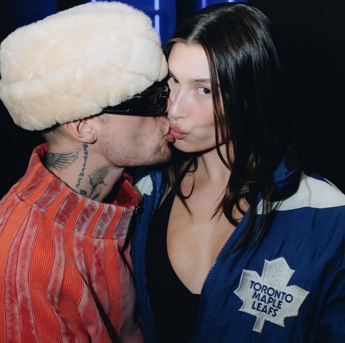 TheBiebsGallery's tweet photo. lovebirds https://t.co/3BpwuAmMiG