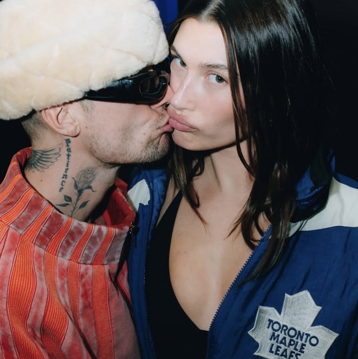 TheBiebsGallery's tweet photo. lovebirds https://t.co/3BpwuAmMiG