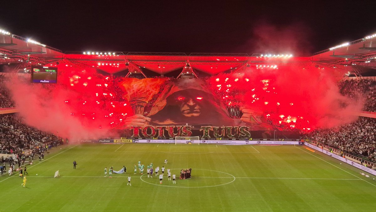 LegionisciCom's tweet photo. TOTUS TUUS #LEGIA #ULTRAS https://t.co/bW3C1NT15U