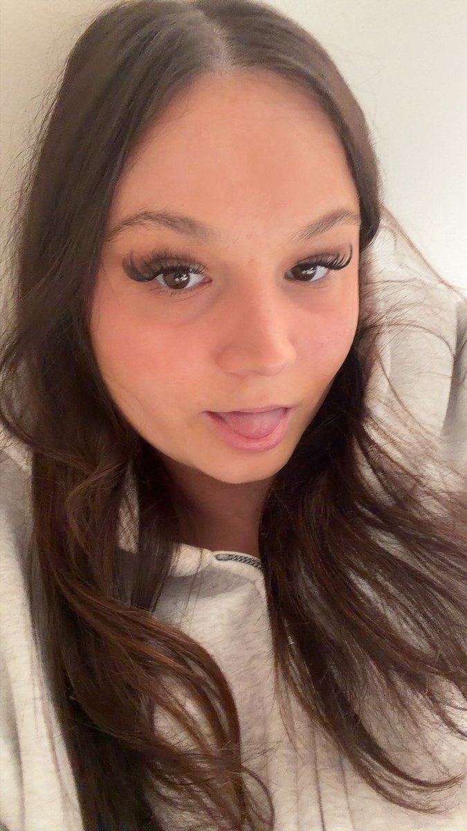 Katelemonsss's tweet photo. Going live on tik tok @1pm https://t.co/N5xmQFj5Tq
