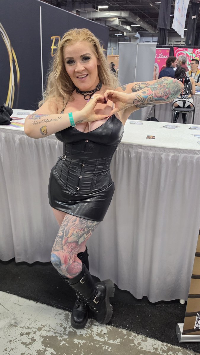 HaroMachine16's tweet photo. I'll always have love for @MsWhitneyMorgan 2018 and 2026 EXXXOTICA NJ 😍🥰🤩😘 https://t.co/n4ARFn8YCP