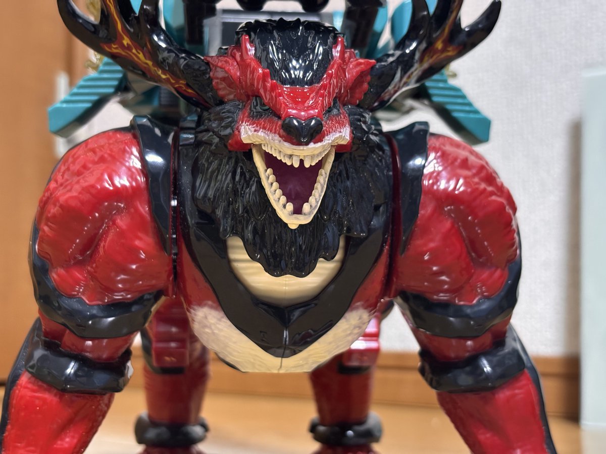juridget's tweet photo. 口の中の色の関係で正面から見た方がかっこいい。
色塗りたいんだけど分解方法がわからない https://t.co/zjmi7Iexgf