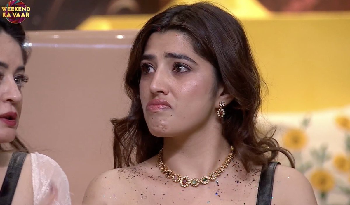 beingrachit_'s tweet photo. WTFFF 'iss ladki ne tujhe trap kiya, fasaya, tu bechara seedha saadha fas gaya' aakthoo on this shitty narrative

so proud of love how she didnt give a fuck n not said sorry to kaashvi despite stupid maahi telling love to apologise
#BiggBoss20 https://t.co/oJcpUmhTQu