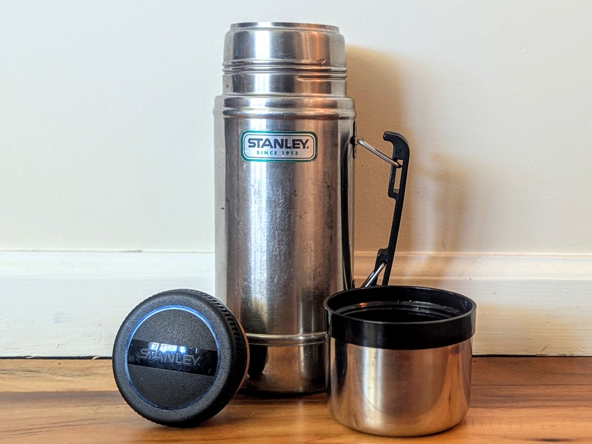 WavyDaisyShop's tweet photo. Winter is coming here in #NEPA. Stay warm with this #Vintage #Stanley vacuum bottle.
This #2000sera Aladdin stainless steel bottle holds up to 24 Oz of coffee, tea, or soup!
Now available: https://t.co/Du6bWdwZ64 via @Etsy https://t.co/p0YF0ruzan