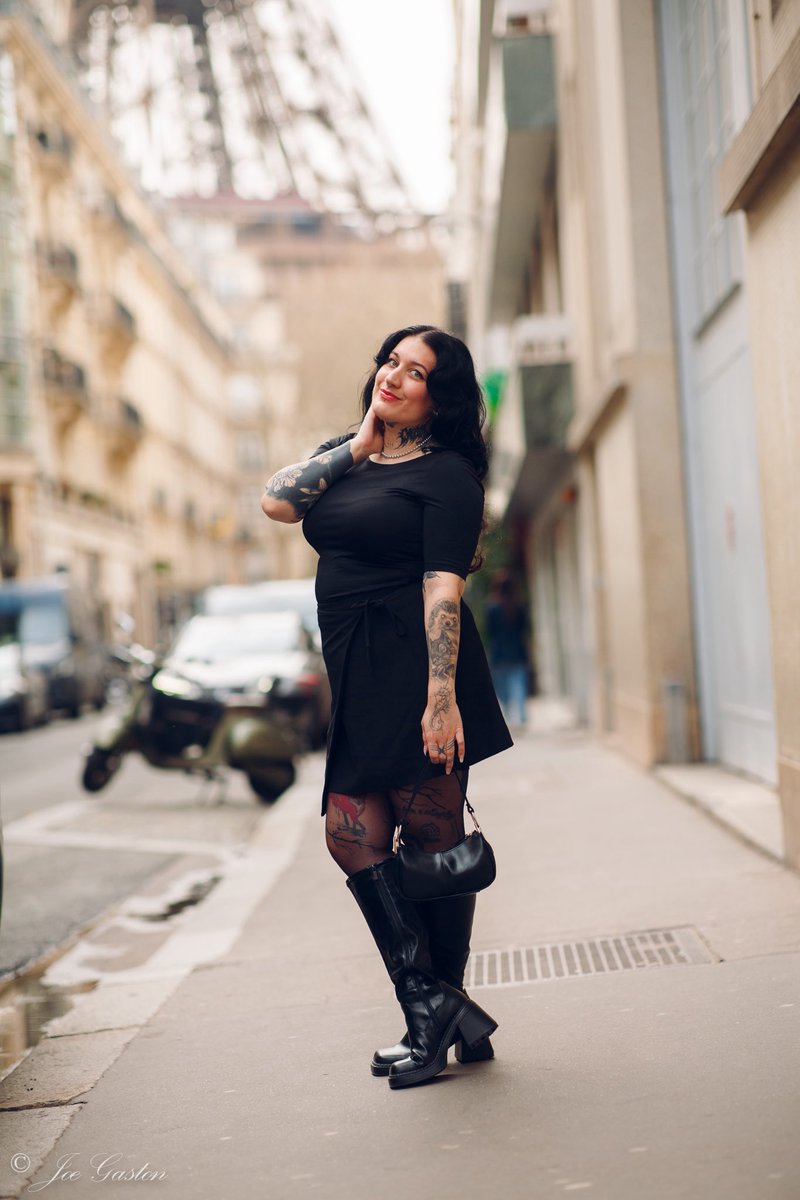 DitaLuxury's tweet photo. A walk in Paris 🖤 https://t.co/zPA7LGyZnN