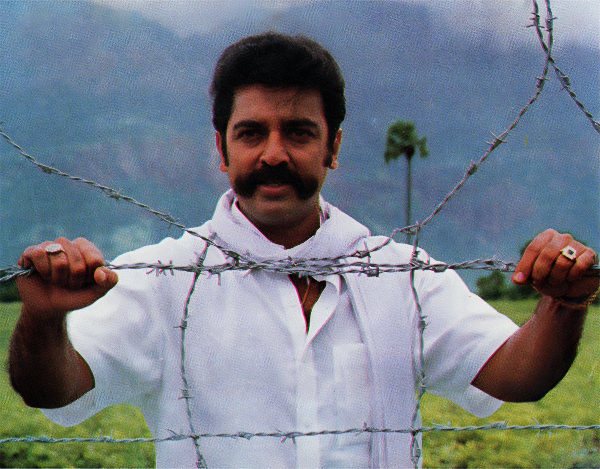 GSiva2026's tweet photo. வெட்டருவா தாங்கி வீசுகிற ஊரில்......
வெள்ளக் கொடி தூக்கி வந்தவனும் நீயே..
நல்ல வழி நீதான் சொல்லி என்ன லாபம்..
சொன்னவன தானே சூழ்ந்தது இன்று பாவம்..
கலங்காதே ராசா காலம் வரட்டும்..
நள்ளிரவு போன பின்னே வெள்ளி முளைக்கும்.
#34YearsofThevarMagan
#KamalHaasan https://t.co/sMAReU0t5x