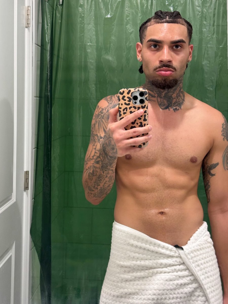 GayHub_U's tweet photo. F*ck—Marry—Kill 👀
1. Dukane 
2. Flashmanwade
3. Flossynard

#gay #blackgaymen #blackgay #dukane #FlashmanWade #flossynard #nsfw #onlyfans #game #Entertainment #pool #gym #gymbro #tattoos #men #gayman #gaymen #straightbait #Straightguy https://t.co/dVXK2Mdbs2
