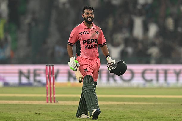 CSKCore's tweet photo. Shadab Khan pulled off a stunning chase for Pakistan 

From 154/9 to 243 for 10th wicket is amazing 🔥 https://t.co/0x2M3YjmMB