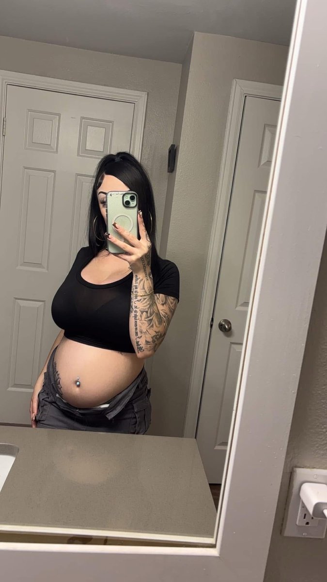 MichelleEricaaa's tweet photo. Tell me whyy I just found out guys can lick/suck their own dicks &amp;&amp; it’s the hottest thing ever 😭💦💦🥵 hmuu let’s have fun 😋 #denver #co #nsfw #hmu #freaks https://t.co/SQ9HGPczR7