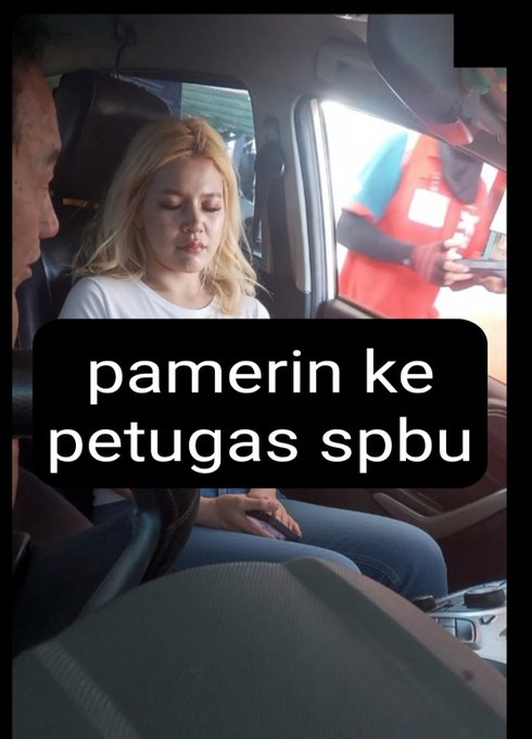 dodkita's tweet photo. prank petugas SPBU

https://t.co/z2Rm4lejgm https://t.co/gXe0hfDSiE