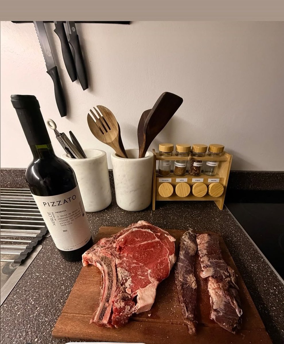 LP23907's tweet photo. Buona cena a tutti 🥩🥩🥩 😂😂😂 #JavierMartinez #Javierigstories
https://t.co/ilOJOFc9qQ https://t.co/33U1rWp9b6