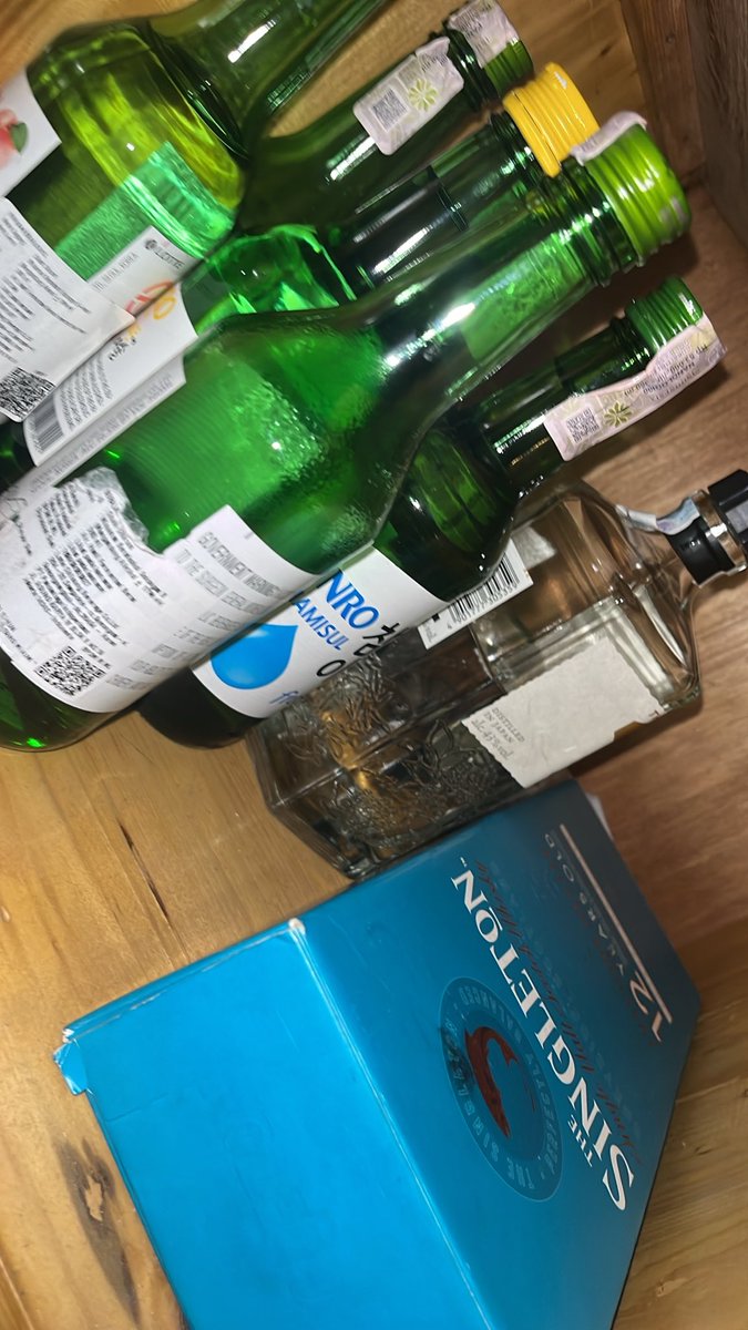 zetareborn's tweet photo. tipsy and needy… but no one accompany me rn https://t.co/q1I01Fjlxq