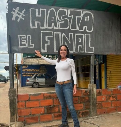 Fatimiichi's tweet photo. Está foto tiene más de dos años y si esa mujer no se ha rendido nosotros tampoco tenemos derecho a hacerlo.
Dios con nosotros, Venezuela será libre porque así lo decidimos! https://t.co/WJoP1m6BrC
