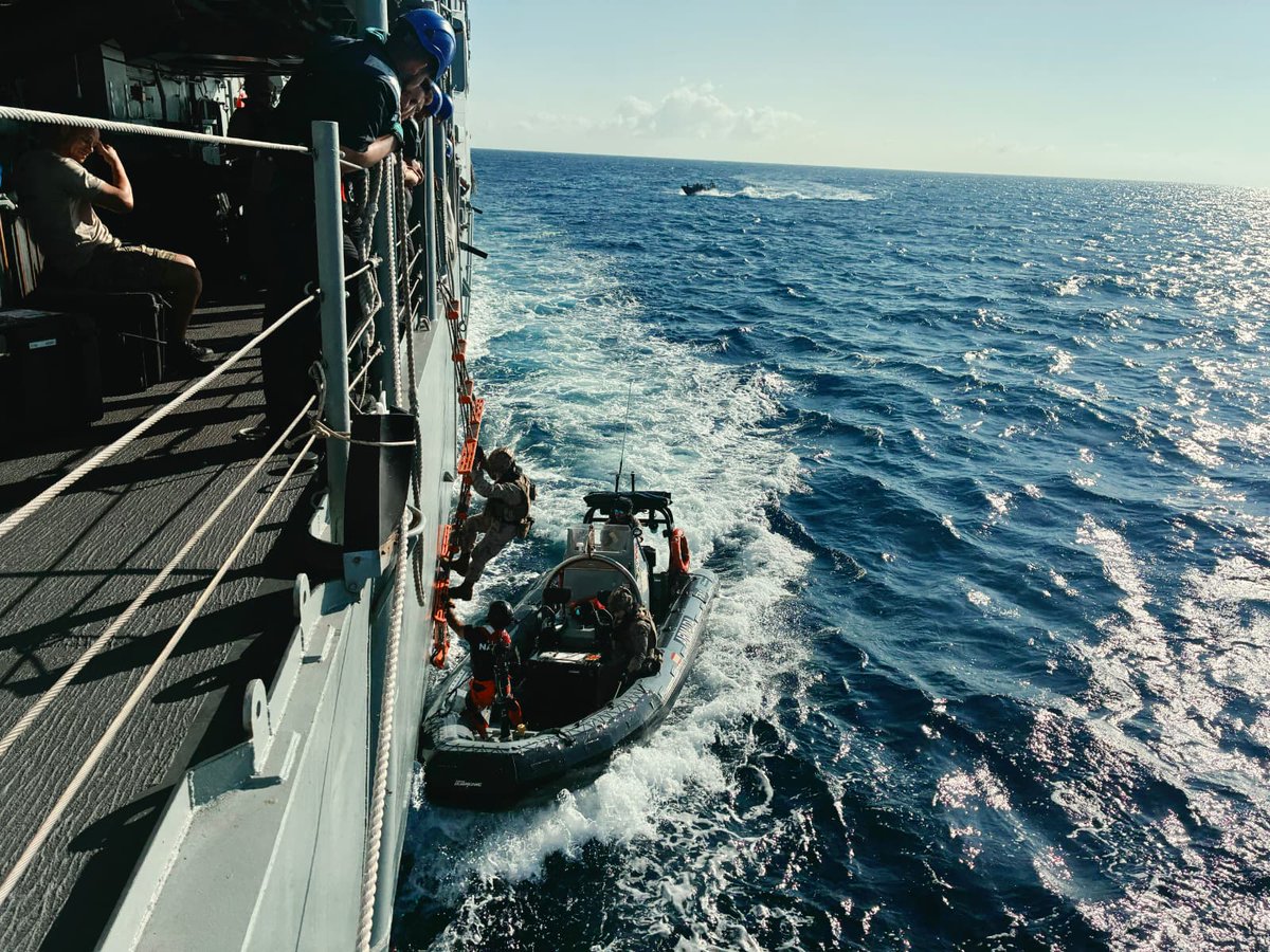 EUNAVFOR's tweet photo. Always ready ⚡

High-level training with different exercises is key to be prepared to face any situation at sea and reinforce readiness.

Operation ATALANTA providing maritime security in the Indian Ocean. https://t.co/dAtRO8kaFW