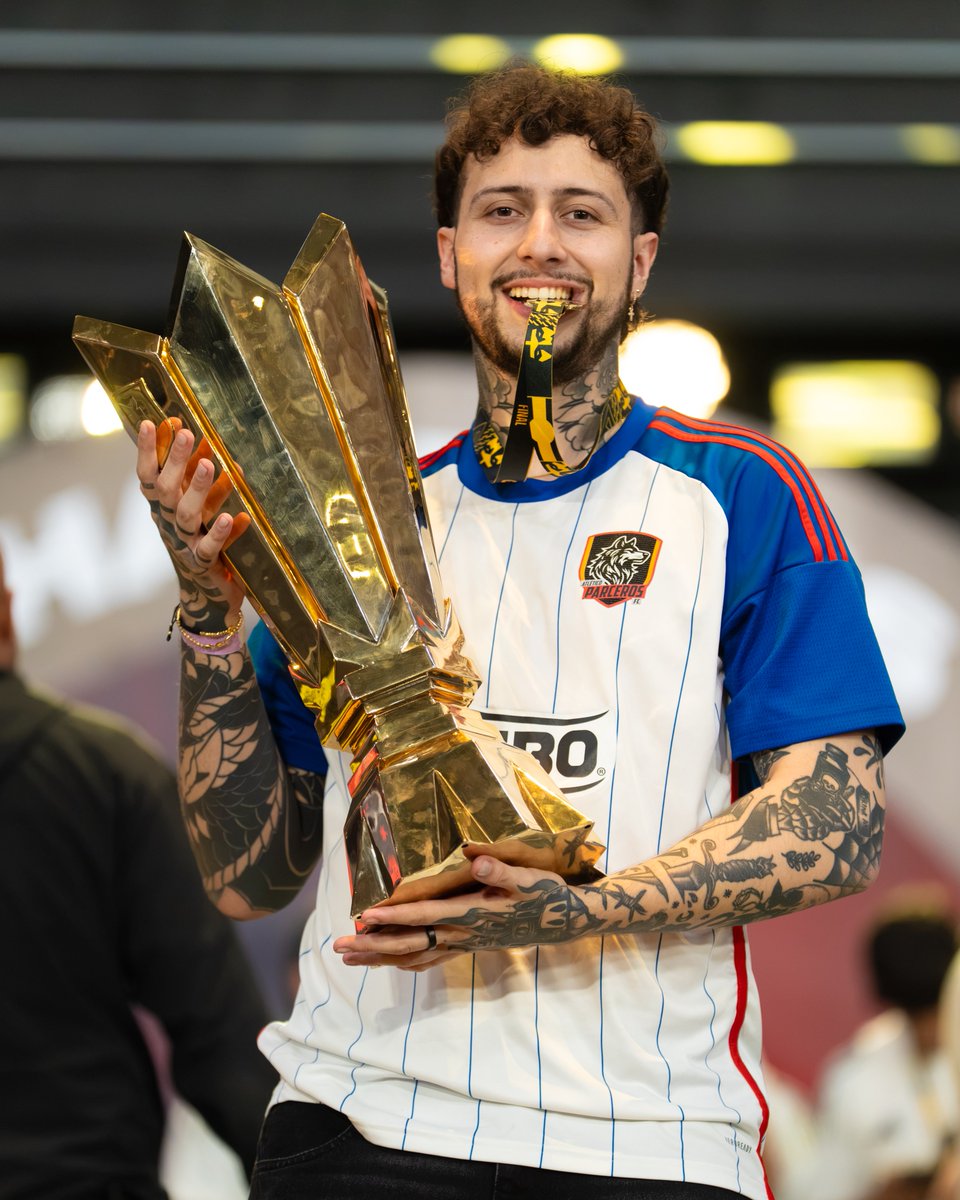 _KingsWorld's tweet photo. Waking up as a champion ⭐️🤩 https://t.co/UsKu5oIojy