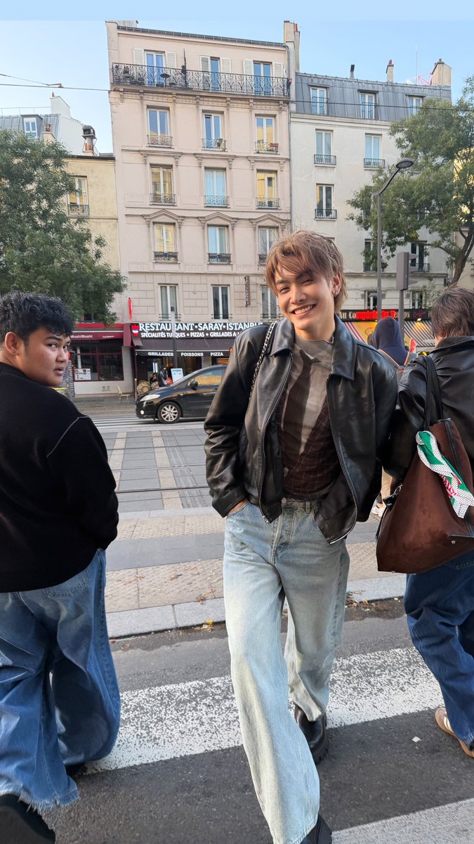 JoongOfficialTH's tweet photo. ─◍─ 25.10.2026 IGs Update 

📮 ปารีสมีรอยยิ้มแล้ว 😉

💬 ; yingyayapanikom

JASPER BONJOUR PARIS

#TheAFestivalxJASPER 
@ChenRcj #จุงอาเชน #JoongArchen https://t.co/838IUm6nI6