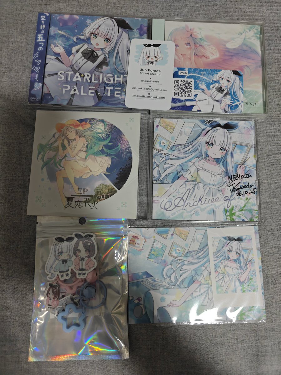 captainemo233's tweet photo. M3での購入品をまとめてみた！
友達に代わりに買ってきてもらったから、サインをもらえなかったものも結構多いんだよね〜
yureru先生のEP『夜光街』を買い逃しちゃったのが本当に悔しい……！😭早く通販やサブスクで聴けるようになるといいな(^^)#M3秋2026 https://t.co/9X3xgEAEtb