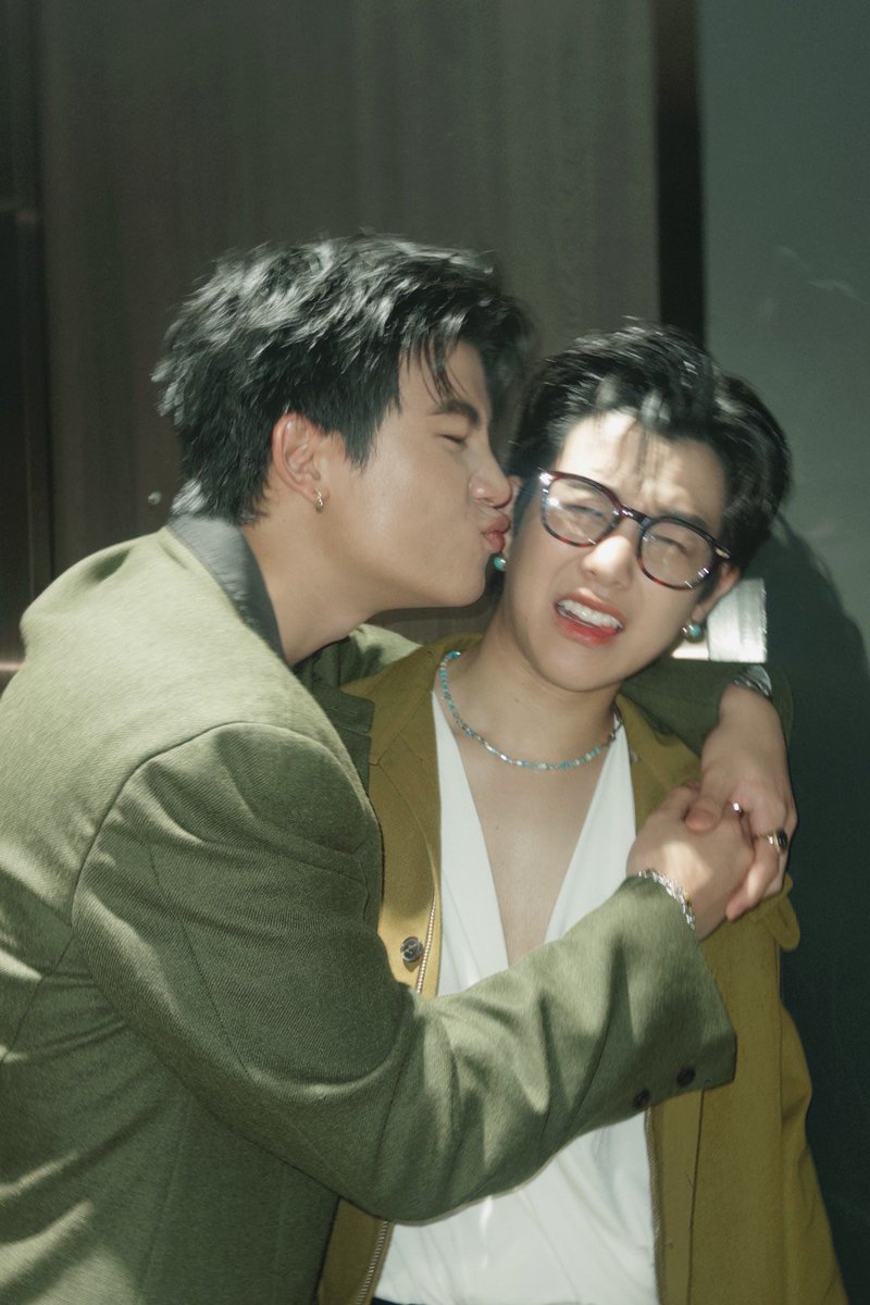 tia51_official tweet picture
