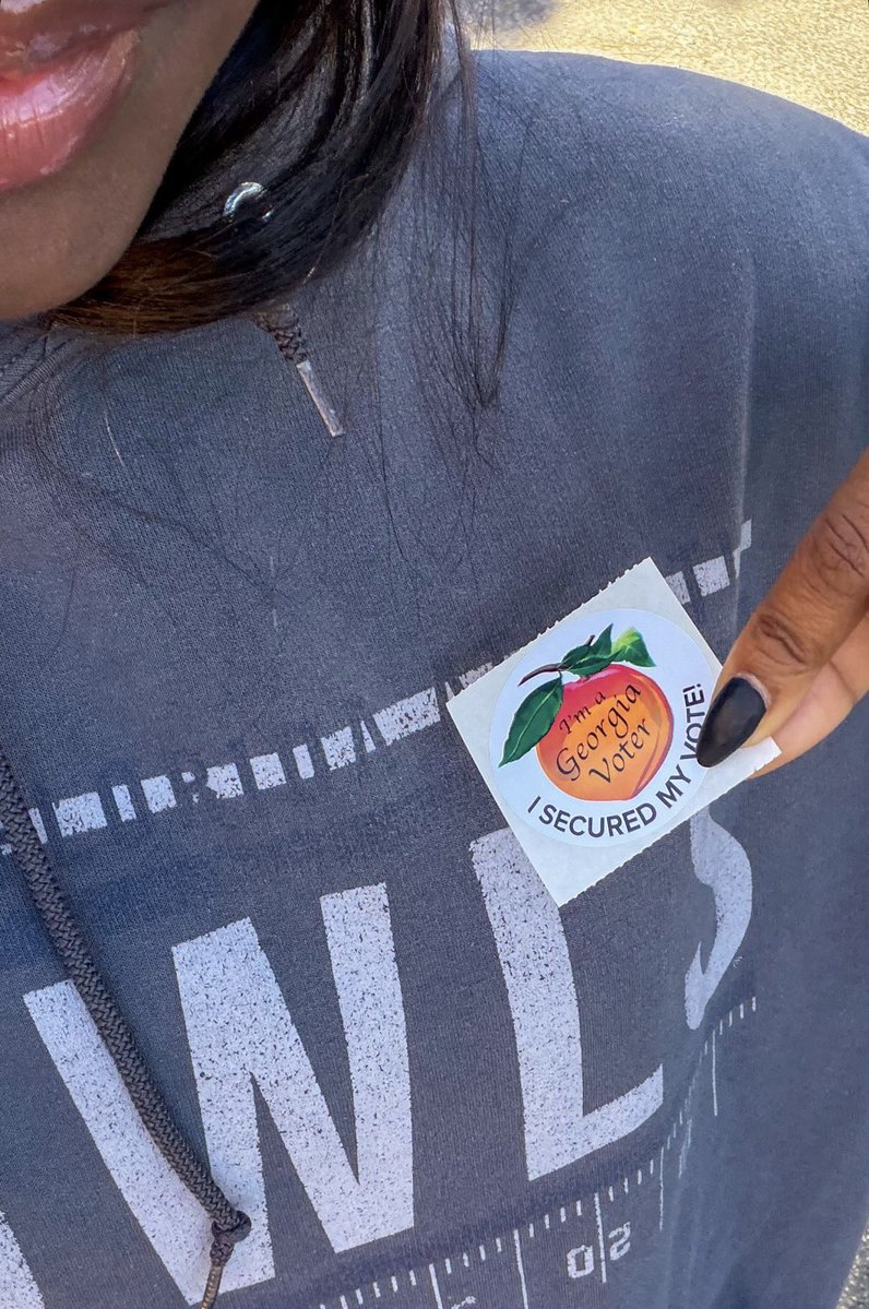 SoniaFash's tweet photo. Aniya said go vote! Ya’ll better got vote and vote CORRECTLY thank you https://t.co/Kv7fRjYwNG