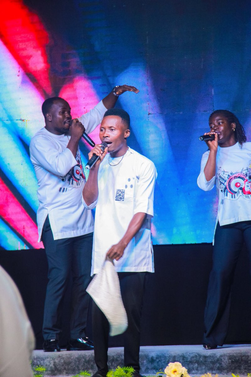 DaySpringVLBC's tweet photo. Miracle on miracles 🎶

The choir ministered "Million Little Miracles" by Maverick City Music and Elevation Worship today, and it was a subtle reminder of God's Faithfulness through every season of our lives. 

#ChoirMinistration
#DaySpringChapel 
#ThanksgivingService https://t.co/B5MymnAnwe