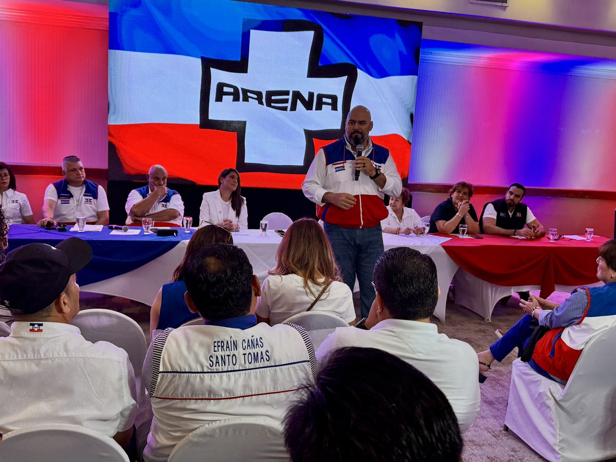 ARENAOFICIAL's tweet photo. “Hoy, en nuestra 45.ª Asamblea General, recordamos de dónde venimos y por qué seguimos aquí. Hace 45 años, un grupo de salvadoreños decidió asumir un compromiso con su país. Hoy nos corresponde honrar esa historia”. 
Pdte. Carlos Saade. #ARENA #ElSalvador https://t.co/Ubl2A4a0hE