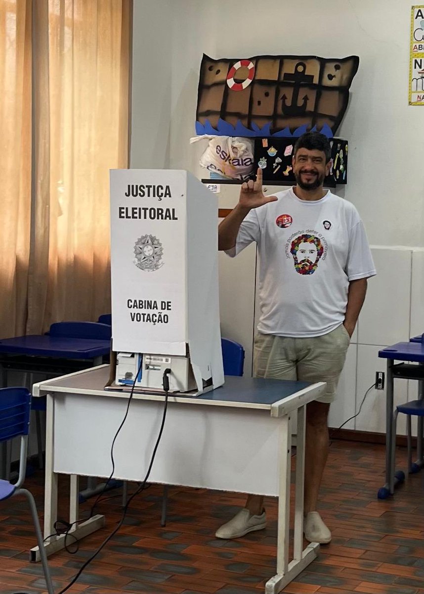 Lelecopiresc's tweet photo. #EuVotoLula
#EuVotoFazendoOL https://t.co/sOMgm1LtcA
