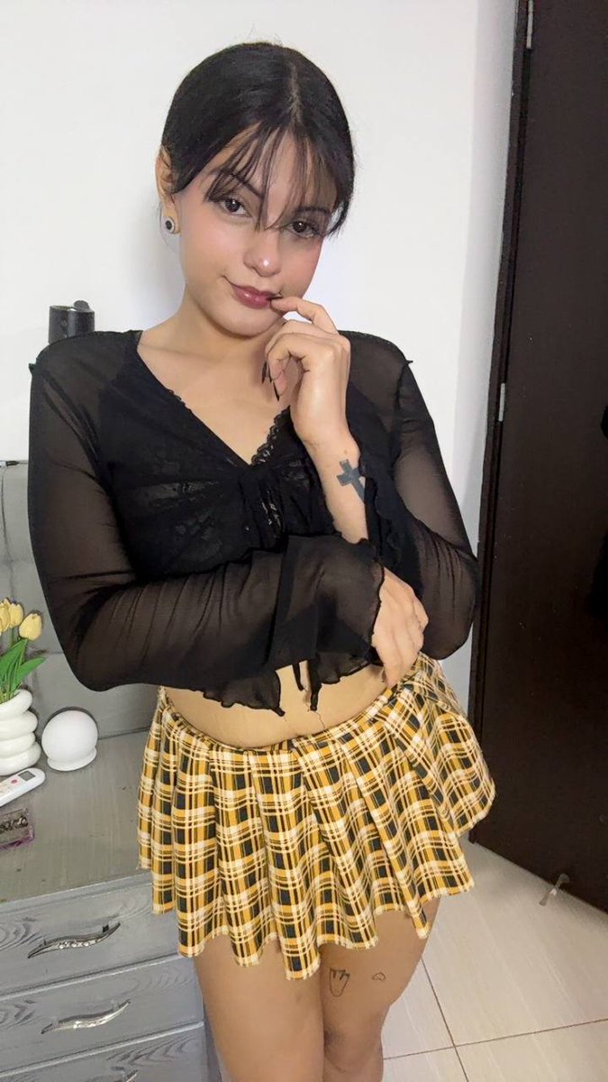 AlexaTSGirl's tweet photo. Would you cheat on your wife with me? Be honest https://t.co/lNK6IvcKQw