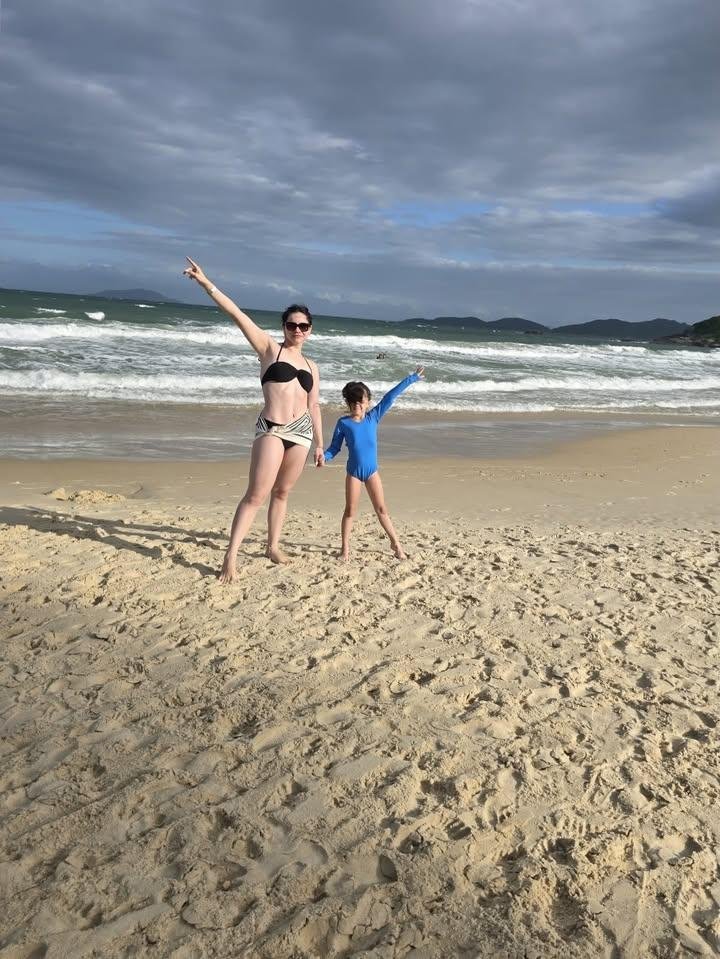 JuanCawbp's tweet photo. Mis princesas 
#playa #vacaciones #familia https://t.co/MWNkZDDzgw