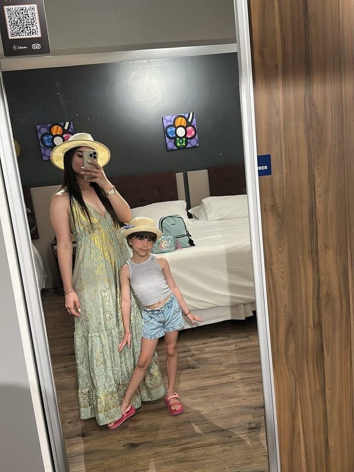 JuanCawbp's tweet photo. Mis princesas 
#playa #vacaciones #familia https://t.co/MWNkZDDzgw