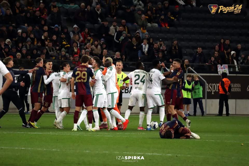 Pogon24info's tweet photo. Czwarta i ostatnia już fotorelacja z wczorajszego meczu Pogoń Szczecin - Radomiak Radom w ramach 12. kolejki PKO BP Ekstraklasy. ⚽️
Link do galerii ⤵️
https://t.co/CKIBRg6Ru7
fot. Iza Spirka 📸 #POGRAD https://t.co/L38GxTYvvm