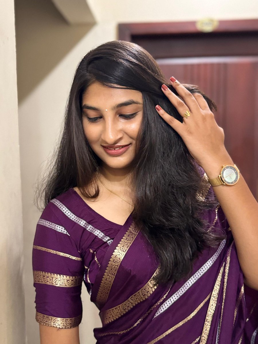 ft_Jordy_69's tweet photo. Follower cousin mundai😋Summa thookala irukka thevidiya mava.. Costly pundai ya iruppa pola nalla minukittu thiriyira🤤Pakka Wife material ivalam🥵Apdiye aranju padukka pottu rendu kaium kattitu romance panni kalutha nakki paavadaya thooki pundaiya nakki paruppa taste pannanum👅 https://t.co/aahelExoEu