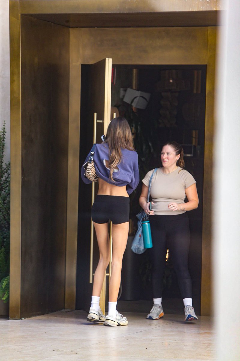 ThoughtCatalog's tweet photo. Kaia Gerber heads into a WeHo yoga studio in a cropped sweatshirt and bike shorts. https://t.co/lv9LwL7rCi