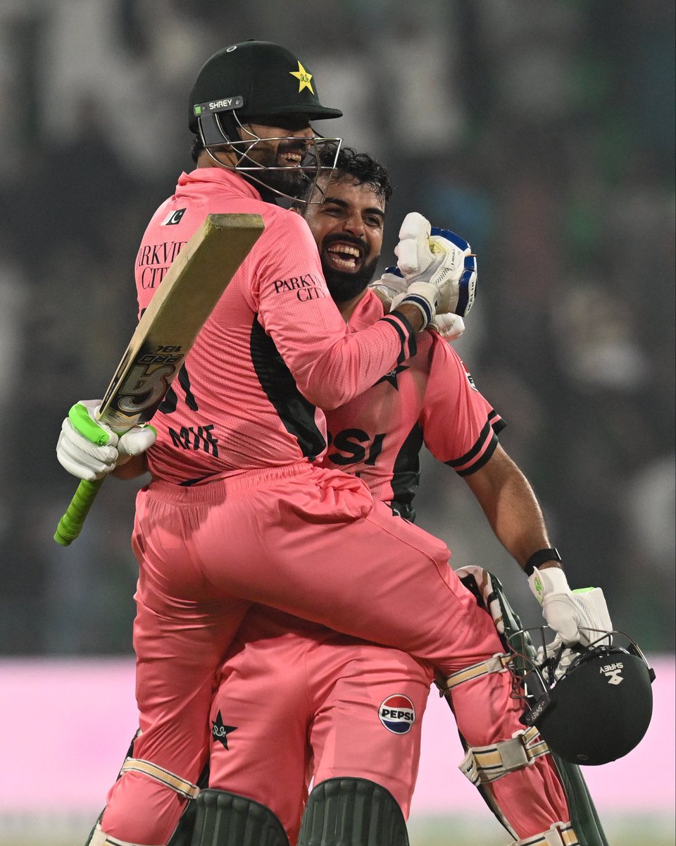 hbcrick56's tweet photo. 🚨 Highest 10th wicket partnership in a successful run-chase in ODI history:

🇵🇰 89* – @76Shadabkhan &amp; @HarisRauf14
vs England, Lahore, 2026*

🏝️ 64* – Deryck Murray &amp; Andy Roberts
vs Pakistan, Edgbaston, 1975

#PAKvsENG | #ODI
#Shadab https://t.co/3WxQAXfUkH