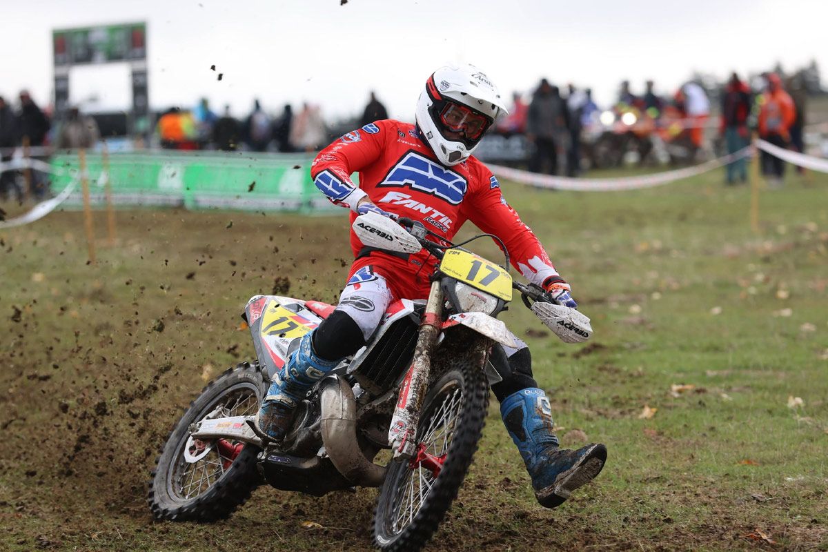 Freenduro's tweet photo. Résultats CDF Enduro Langogne 2026 J1 : 
- Magain s'impose au scratch pour seulement deux secondes face à Roussaly.
- Couronne nationale Elite E1 validée dès ce samedi pour Léo Joyon
- Victoire  Roussaly en Elite E3, devant  Espinasse.

Les résultats > https://t.co/0jtSLwaitY https://t.co/cyblFbinTT