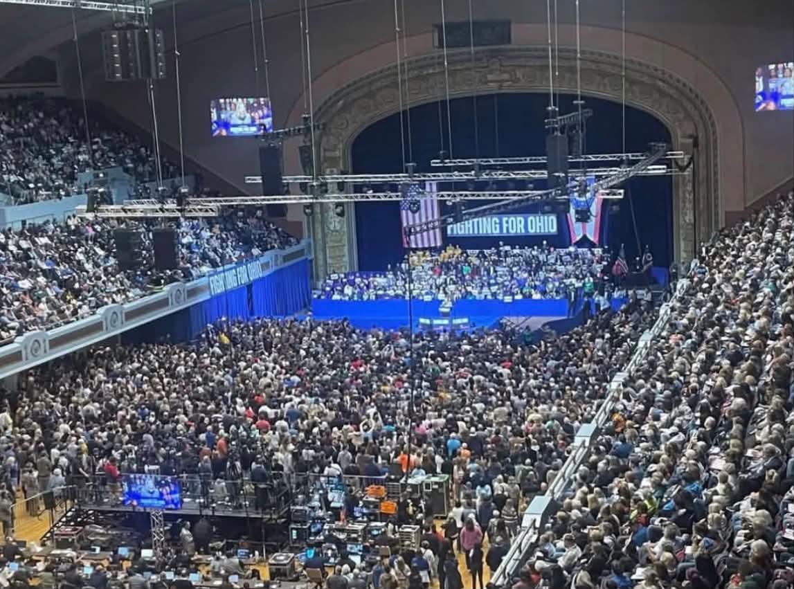 covie_93's tweet photo. Obama has been out of office for a decade and still pulling crowds like this... https://t.co/MWzAIzCJfn