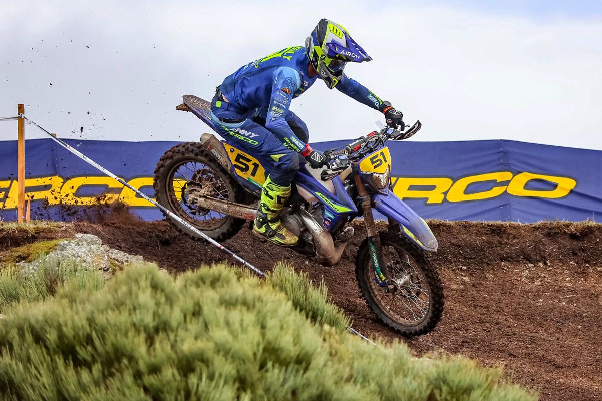 Freenduro's tweet photo. Finale CDF Enduro Langogne (J2) :  

Scratch supersonique de Julien Roussaly, sacre E3 pour Théo Espinasse, couronnement E2 d'Antoine Magain et grand chelem de Dorian Simon : retour complet sur le dénouement de la saison. 

résultats >> https://t.co/06jboTdVDX https://t.co/bCBJIPWT2S