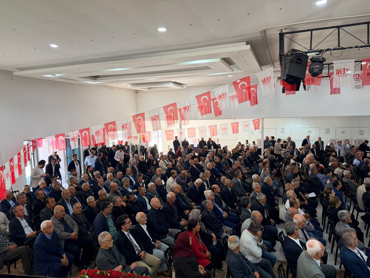 yenigenckmaras's tweet photo. Yeni Partiyi milletimiz kurdu. Onu helal kazançlarıyla , dişinden tırnağından arttırdığı yardımlarıyla  ayakta tutan milletimiz.

 Bu insanlara iyi bakın. Bu insanlar bugün yalnız siyaset yapmıyor. Bu insanlar bugün insanlık mahiyetine , 300 bin yıllık insanlık tarihinden miras kalan temel etik değerlere, ahlaka, adalete sahip çıkıyor. 

21. Yy. Türkiye' sine ortaçağ karanlığını reva görenlere inat, aydınlık yarınları savunan her yurttaşımıza teşekkür ederiz. Kahramanmaraş'ımızın Kahraman yurttaşlarına teşekkür ederiz. 

Bugün iyiyle kötü; aydınlıkla karanlık arasındaki çizgi hiç olmadığı kadar nettir. Bizlere düşen safları sıklaştırmak , mücadele etmektir.

Yeni Parti Kahramanmaraş 1. Olağan İl Kongremiz hayırlara vesile olsun.  Şehrimize, ülkemize, aziz milletimize güzellikler sunsun.

@yenipartiyiz
