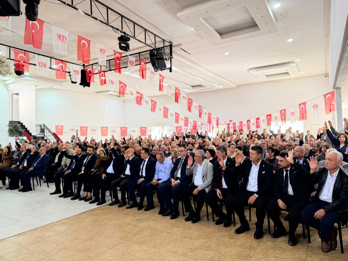 yenigenckmaras's tweet photo. Yeni Partiyi milletimiz kurdu. Onu helal kazançlarıyla , dişinden tırnağından arttırdığı yardımlarıyla  ayakta tutan milletimiz.

 Bu insanlara iyi bakın. Bu insanlar bugün yalnız siyaset yapmıyor. Bu insanlar bugün insanlık mahiyetine , 300 bin yıllık insanlık tarihinden miras kalan temel etik değerlere, ahlaka, adalete sahip çıkıyor. 

21. Yy. Türkiye' sine ortaçağ karanlığını reva görenlere inat, aydınlık yarınları savunan her yurttaşımıza teşekkür ederiz. Kahramanmaraş'ımızın Kahraman yurttaşlarına teşekkür ederiz. 

Bugün iyiyle kötü; aydınlıkla karanlık arasındaki çizgi hiç olmadığı kadar nettir. Bizlere düşen safları sıklaştırmak , mücadele etmektir.

Yeni Parti Kahramanmaraş 1. Olağan İl Kongremiz hayırlara vesile olsun.  Şehrimize, ülkemize, aziz milletimize güzellikler sunsun.

@yenipartiyiz